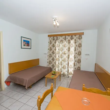 Erato Studios&apartments Aparthotel