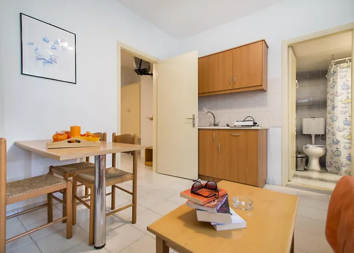 Erato Studios&apartments Aparthotel 3*