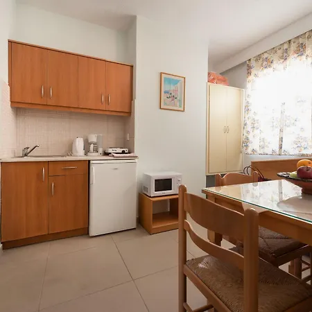Apart-hotel Erato & 3*