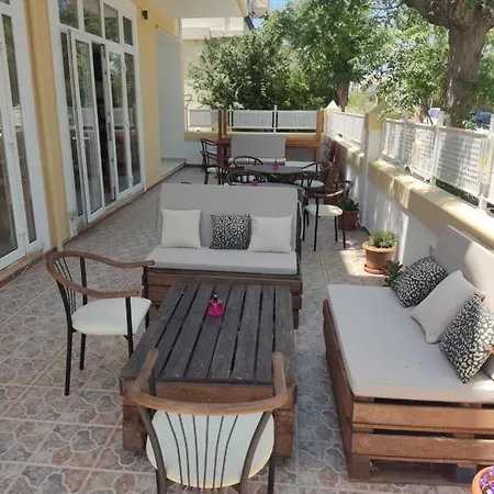 Apart-hotel Erato & 3*