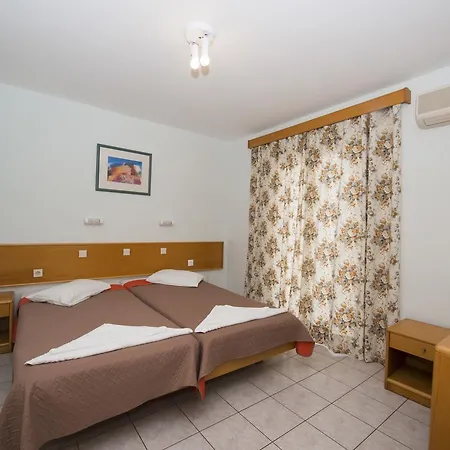 Apart-hotel Erato &