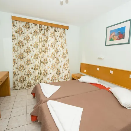 Apart-hotel Erato & 3*