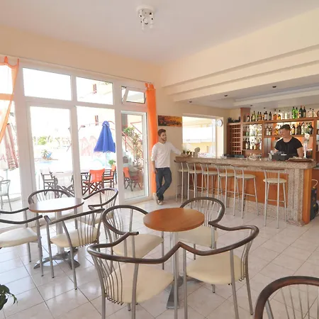 埃拉托公寓式酒店 3* 科斯镇