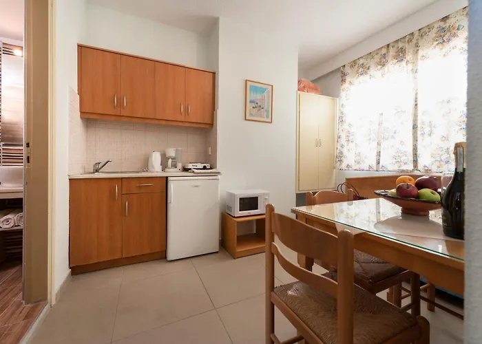 Aparthotel Erato & 3*